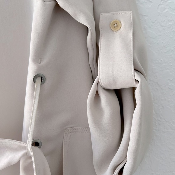 NWOT Aritzia New Kahlo Robe (XXS Matte Pearl) - Picture 9 of 11